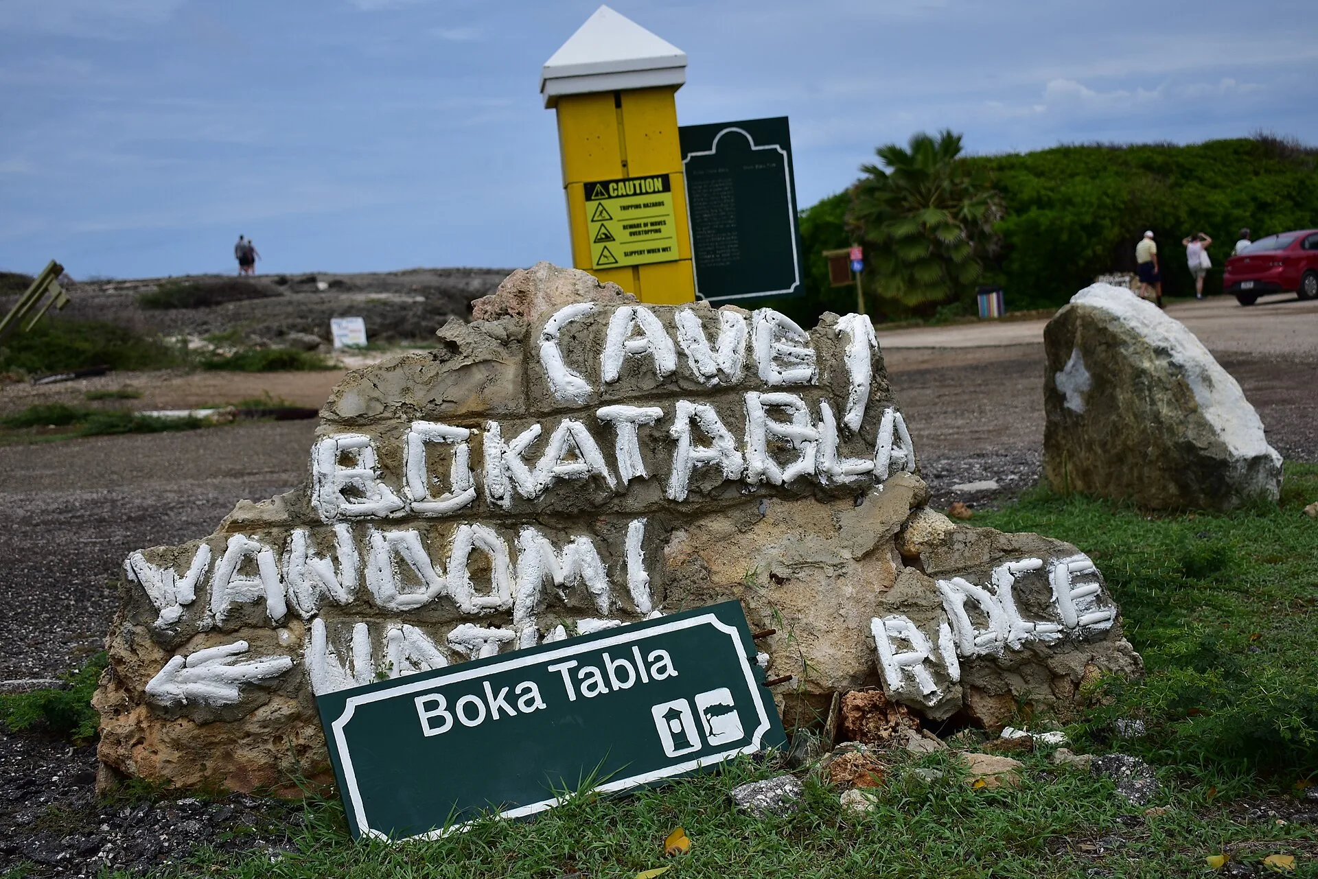 Boka Tabla in Shete Boka Park op Curaçao met golven die de rotsformatie inslaan